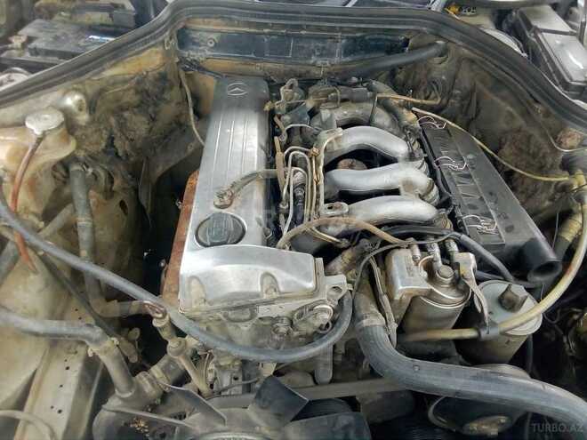 Mercedes E 250 1995, 330,000 km - 2.5 l - Sabirabad