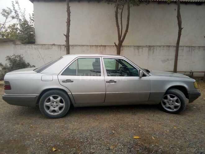 Mercedes E 250 1995, 330,000 km - 2.5 l - Sabirabad