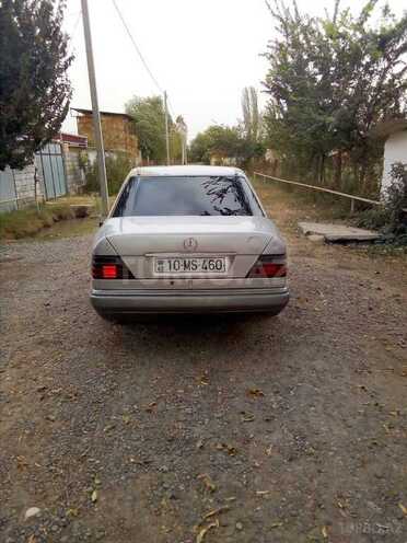 Mercedes E 250 1995, 330,000 km - 2.5 l - Sabirabad