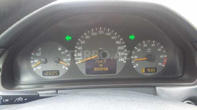 Mercedes E 200 1999, 300,000 km - 2.0 l - Gəncə