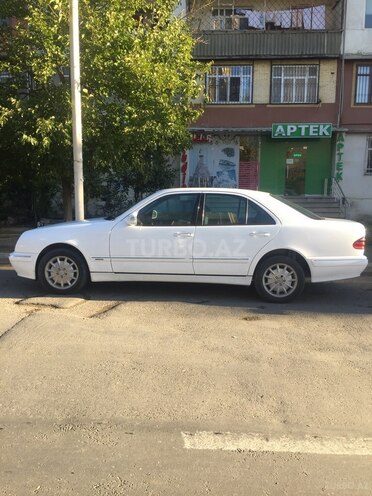 Mercedes E 220 2000, 243,700 km - 2.2 l - Bakı