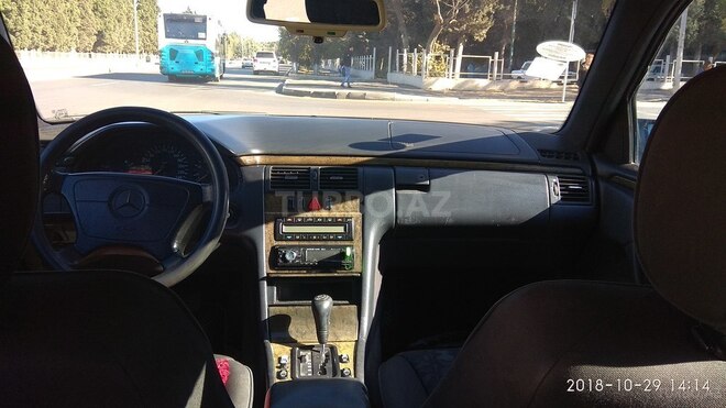 Mercedes E 230 1997, 280,000 km - 2.3 л - Sumqayıt