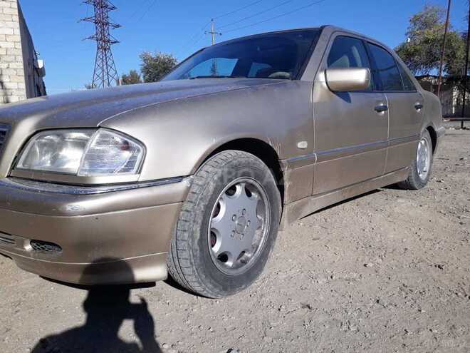 Mercedes C 230 2000, 275,125 km - 2.3 l - Salyan
