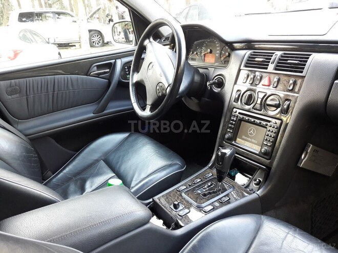 Mercedes E 270 2001, 223,000 km - 2.7 l - Bakı