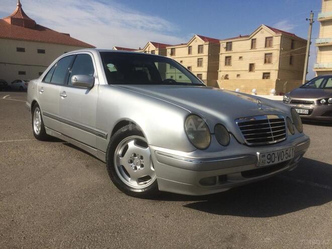 Mercedes E 220 2001, 250,000 km - 2.2 л - Sumqayıt