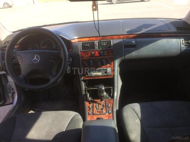 Mercedes E 220 2001, 250,000 km - 2.2 л - Sumqayıt