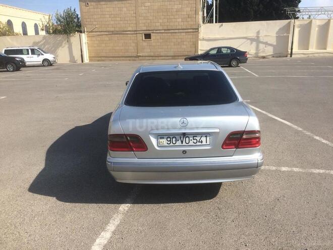 Mercedes E 220 2001, 250,000 km - 2.2 л - Sumqayıt