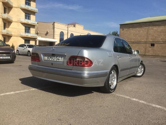 Mercedes E 220 2001, 250,000 km - 2.2 л - Sumqayıt