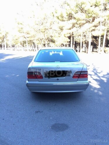 Mercedes E 240 2000, 160,000 km - 2.6 l - Sumqayıt
