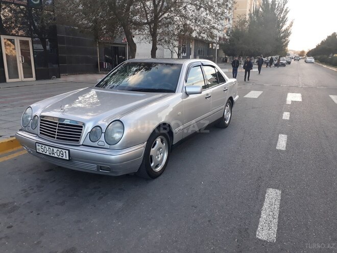 Mercedes E 240 1999, 318,000 km - 2.4 л - Sumqayıt
