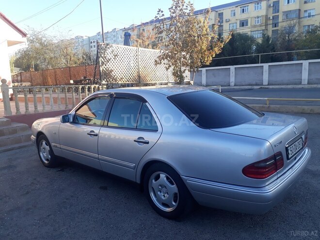 Mercedes E 240 1999, 318,000 km - 2.4 л - Sumqayıt