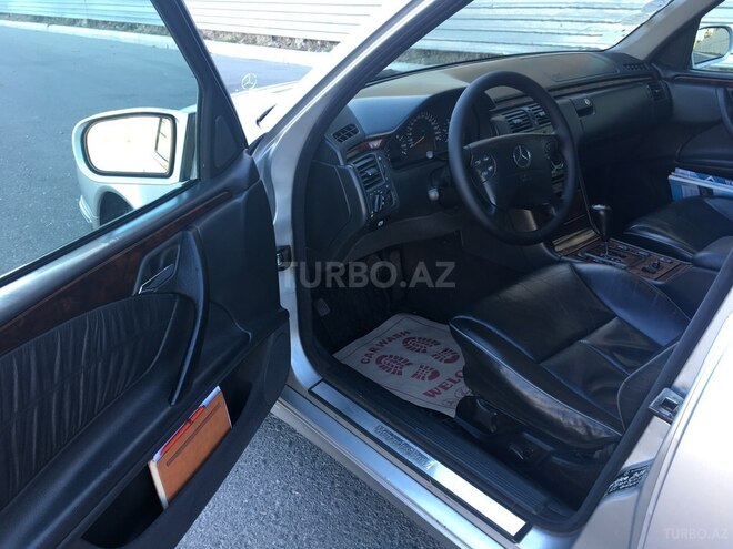 Mercedes E 270 2000, 245,885 km - 2.7 l - Bakı