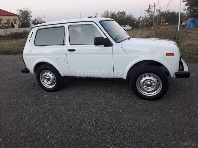 LADA (VAZ) Niva 2015, 40,000 km - 1.7 л - Qazax
