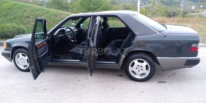 Mercedes E 230 1991, 114,000 km - 2.3 l - Qusar