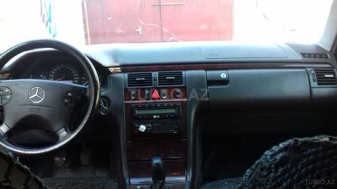 Mercedes E 220 2000, 999,000 km - 2.2 л - Biləsuvar