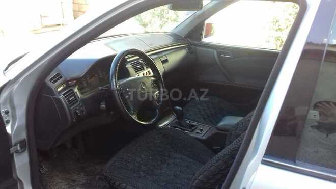 Mercedes E 220 2000, 999,000 km - 2.2 л - Biləsuvar