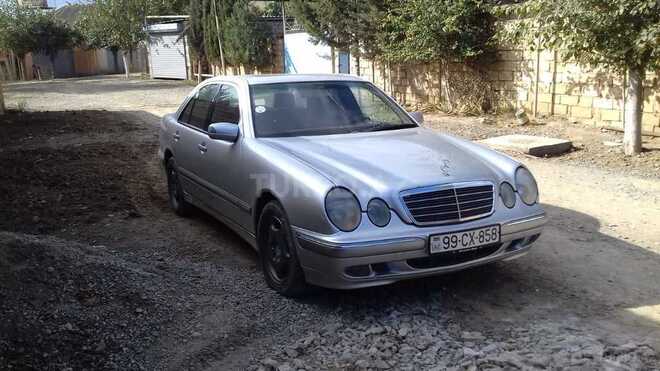 Mercedes E 220 2000, 999,000 km - 2.2 л - Biləsuvar