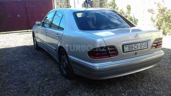 Mercedes E 220 2000, 999,000 km - 2.2 л - Biləsuvar