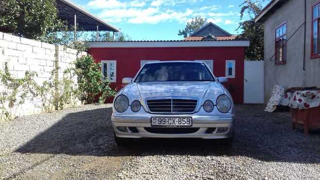 Mercedes E 220 2000, 999,000 km - 2.2 л - Biləsuvar