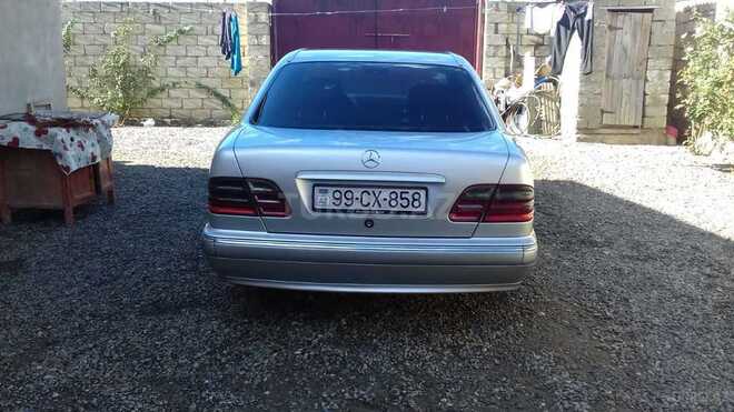 Mercedes E 220 2000, 999,000 km - 2.2 л - Biləsuvar
