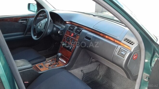 Mercedes E 220 1999, 386,000 km - 2.2 l - Bakı