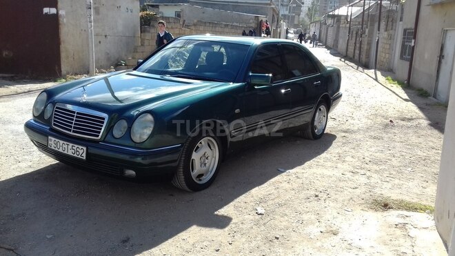 Mercedes E 220 1999, 386,000 km - 2.2 l - Bakı