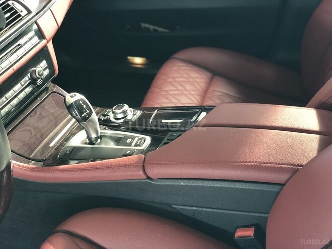 BMW 530 2010, 174,000 km - 2.5 л - Bakı