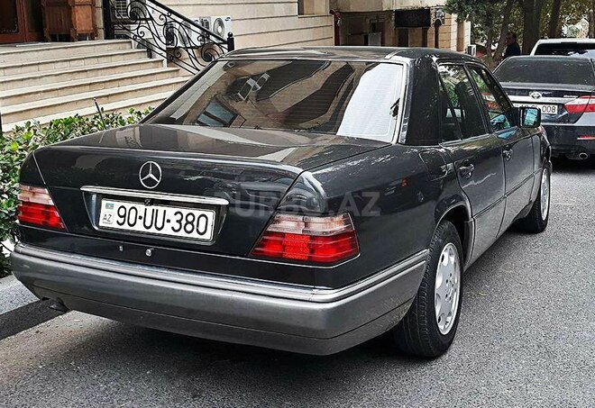Mercedes E 220 1994, 395,652 km - 2.2 l - Bakı