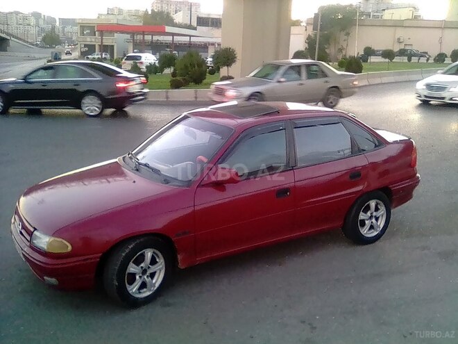 Opel Astra 1993, 330,000 km - 1.6 l - Bakı