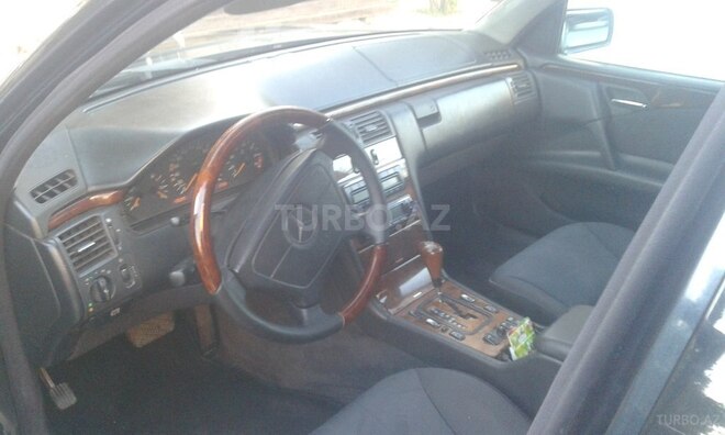 Mercedes E 240 1999, 278,000 km - 2.6 л - Bakı