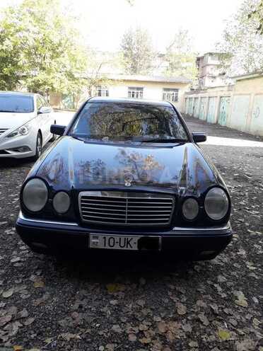 Mercedes E 240 1997, 235,000 km - 2.4 l - Gəncə