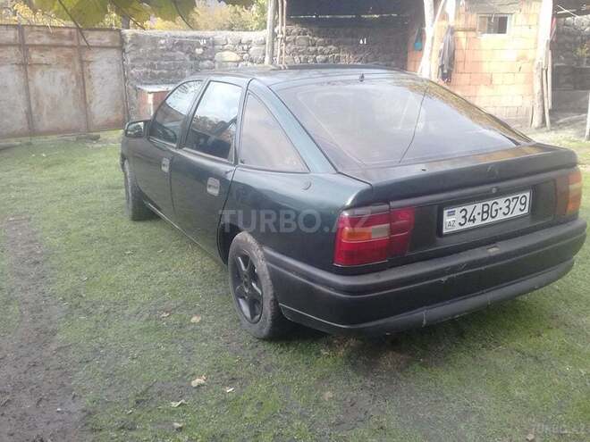 Opel Vectra 1994, 250,000 km - 1.8 l - Qax