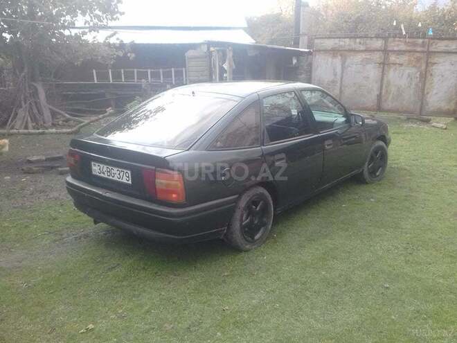 Opel Vectra 1994, 250,000 km - 1.8 l - Qax