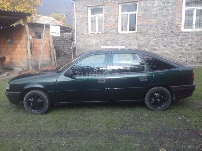 Opel Vectra 1994, 250,000 km - 1.8 l - Qax