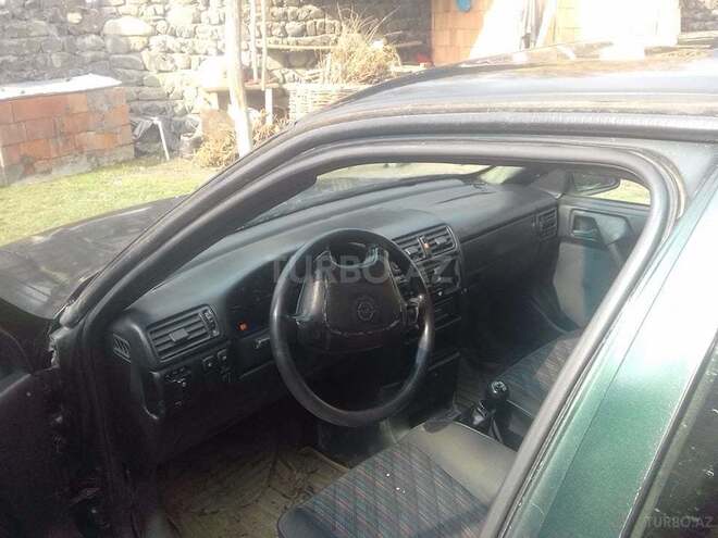 Opel Vectra 1994, 250,000 km - 1.8 l - Qax