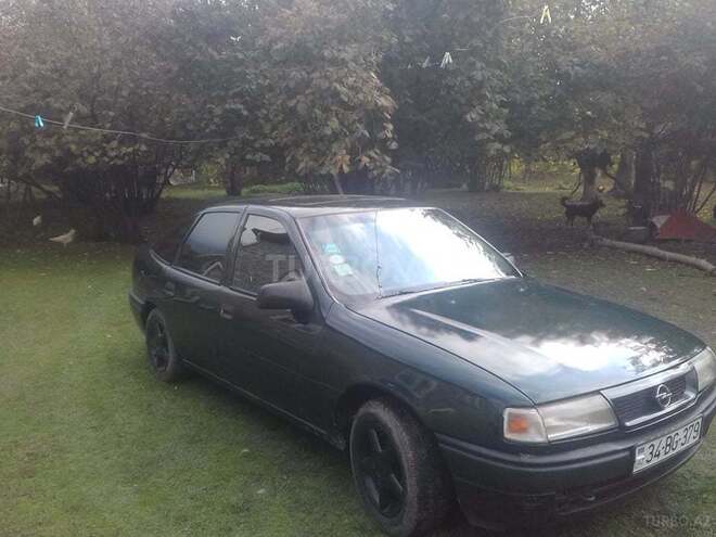 Opel Vectra 1994, 250,000 km - 1.8 l - Qax