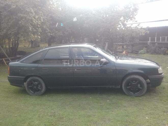 Opel Vectra 1994, 250,000 km - 1.8 l - Qax