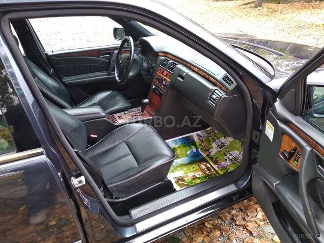 Mercedes E 220 1999, 225,000 km - 2.2 l - Şəki