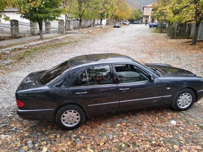 Mercedes E 220 1999, 225,000 km - 2.2 l - Şəki