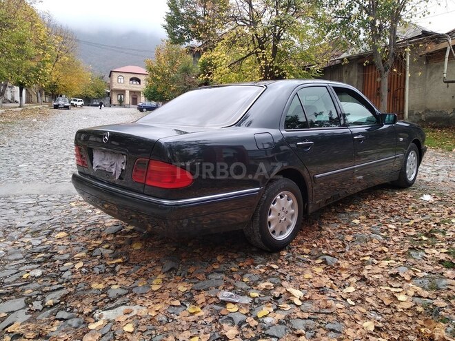 Mercedes E 220 1999, 225,000 km - 2.2 l - Şəki