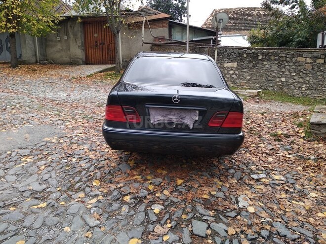 Mercedes E 220 1999, 225,000 km - 2.2 l - Şəki