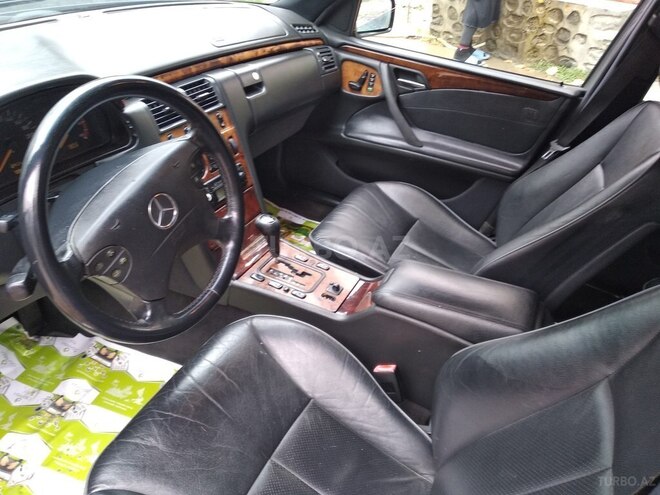 Mercedes E 220 1999, 225,000 km - 2.2 l - Şəki
