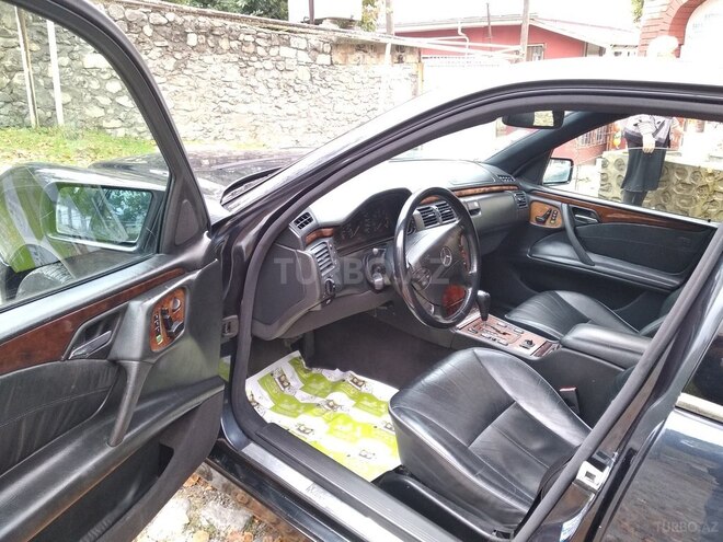 Mercedes E 220 1999, 225,000 km - 2.2 l - Şəki