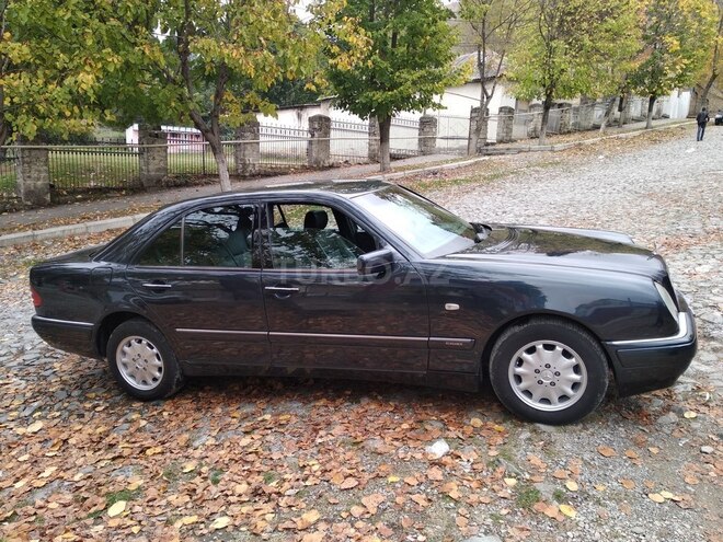 Mercedes E 220 1999, 225,000 km - 2.2 l - Şəki