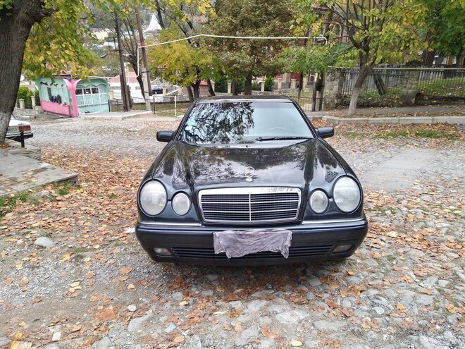 Mercedes E 220 1999, 225,000 km - 2.2 l - Şəki
