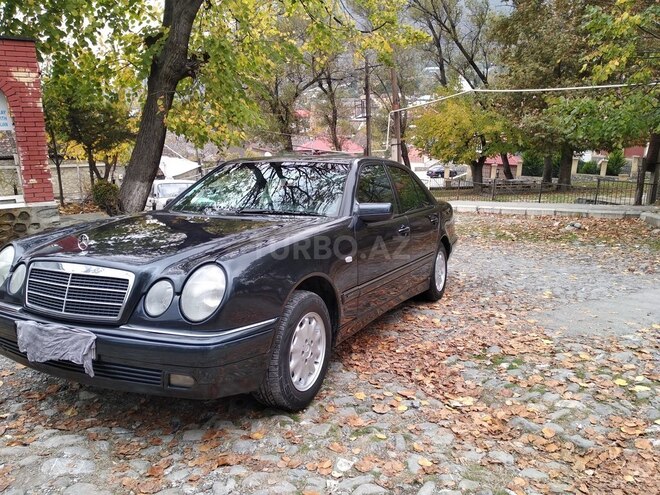 Mercedes E 220 1999, 225,000 km - 2.2 l - Şəki