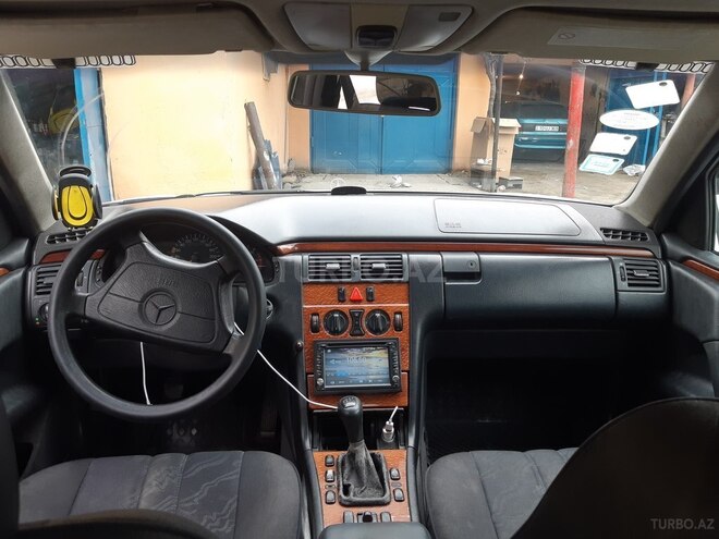 Mercedes E 220 1998, 310,000 km - 2.2 l - Bakı