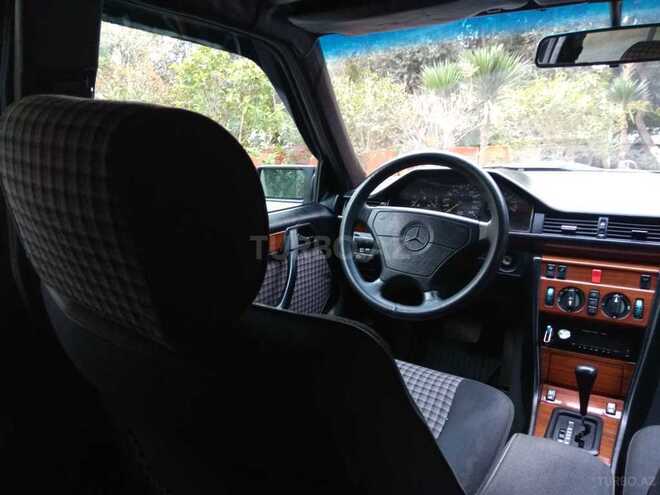 Mercedes E 220 1995, 330,000 km - 2.2 l - Bakı