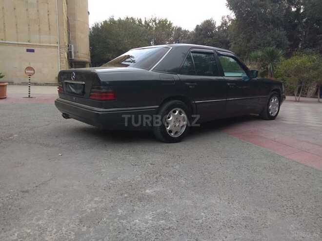 Mercedes E 220 1995, 330,000 km - 2.2 l - Bakı