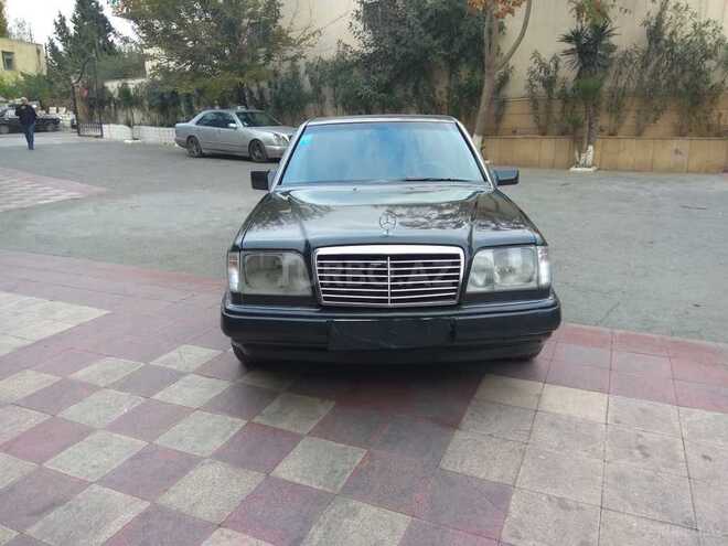 Mercedes E 220 1995, 330,000 km - 2.2 l - Bakı